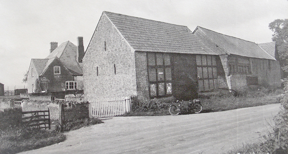 Great_Treaddow_barn_and_house